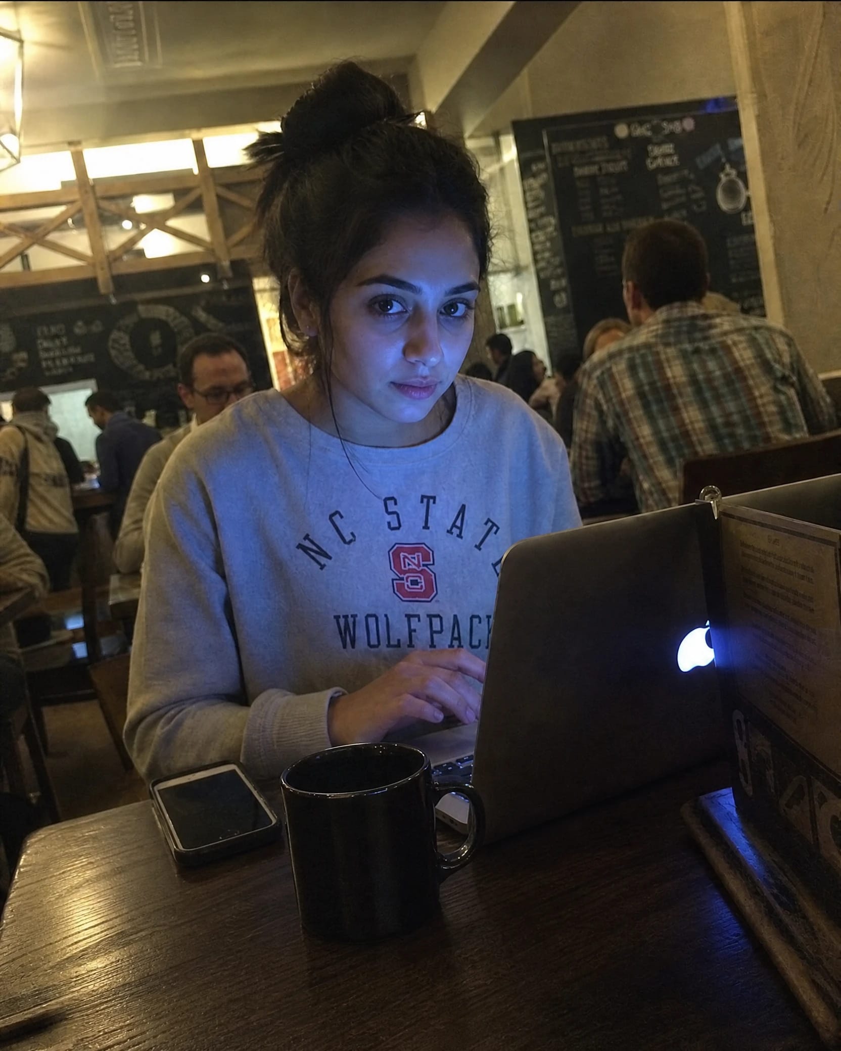 https://eleven-public-cdn.elevenlabs.io/payloadcms/u1563uwlaj--before--candid-cafe-photo.webp