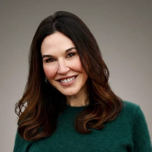 Cari Cicchetti Headshot