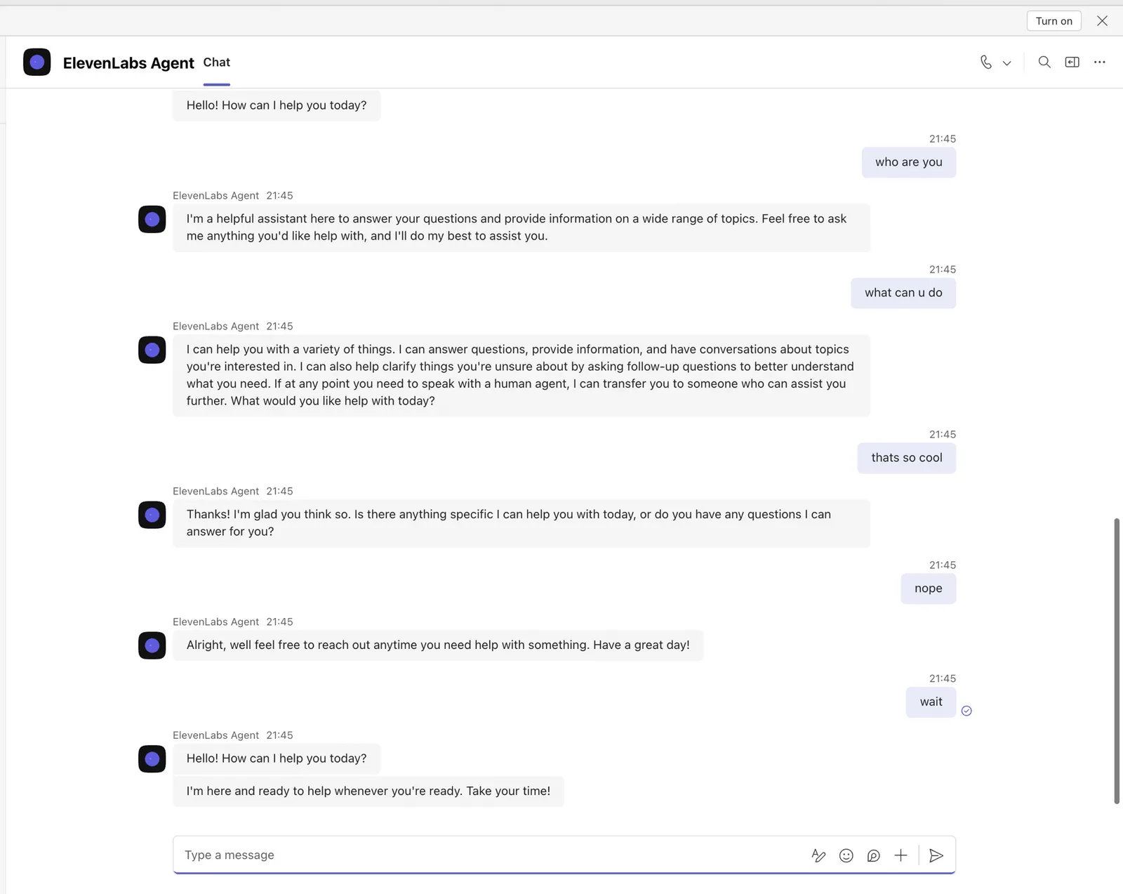 Una chat Teams con il bot dell'agente ElevenLabs che risponde ai messaggi
di testo